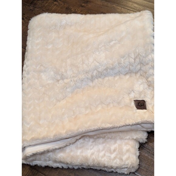 UGG Soft Faux Fur Reversible Accent Oversized 50x70 Blanket Fluffy Cream - Picture 3 of 4